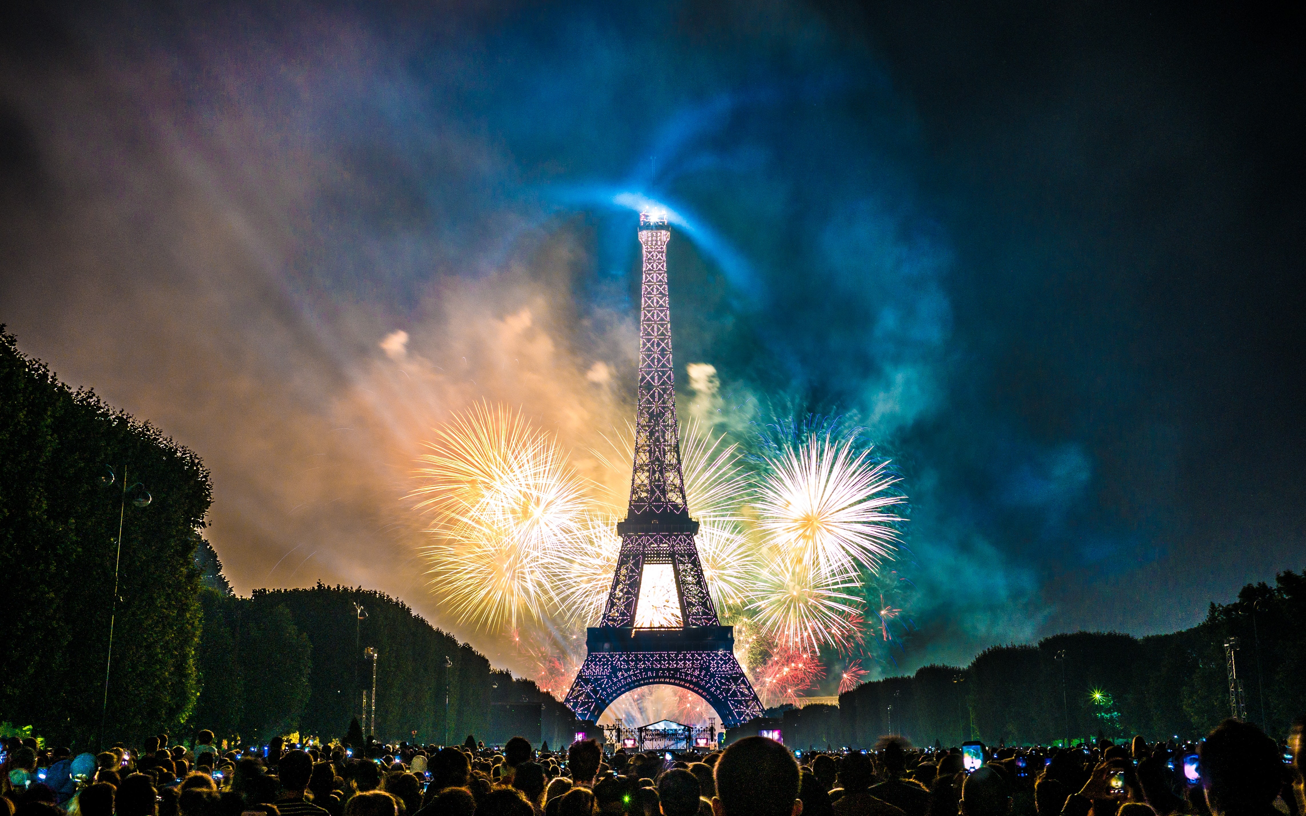 Время 14 июля. День взятия Бастилии. День взятия Бастилии в Париже. Празднование дня взятия Бастилии во Франции. День взятия Бастилии, Париж (Франция).